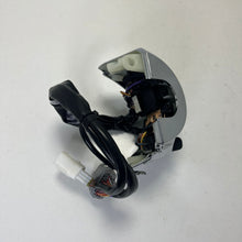 Carica l'immagine nel visualizzatore di Gallery, MANICOTTO SX VESPA USATO 1D003878