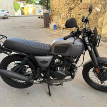 Carica l'immagine nel visualizzatore di Gallery, MOTO USATA SCRAMBLER BRIXTON 125 FELSBERG ANNO 06/2023 KM 1700