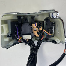 Carica l'immagine nel visualizzatore di Gallery, MANICOTTO SX VESPA USATO 1D003878