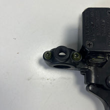 Carica l'immagine nel visualizzatore di Gallery, POMPA FRENO ORIGINALE PIAGGIO BEVERLY DX USATA