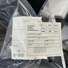 Carica l&#39;immagine nel visualizzatore di Gallery, SOTTO PEDANA LIBERTY NUOVO