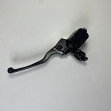 Carica l'immagine nel visualizzatore di Gallery, POMPA FRENO ORIGINALE PIAGGIO BEVERLY SX USATA CM089804