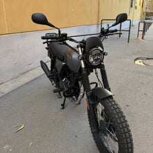 Carica l'immagine nel visualizzatore di Gallery, MOTO USATA SCRAMBLER BRIXTON 125 FELSBERG ANNO 06/2023 KM 1700
