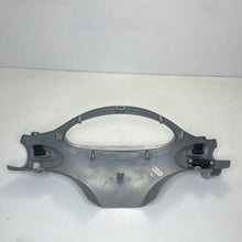 Carica l&#39;immagine nel visualizzatore di Gallery, COPRIFARO COPERCHIO POSTERIORE MANUBRIO USATO LIBERTY DAL 1997 AL 2005 580978000D