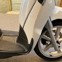 Carica l&#39;immagine nel visualizzatore di Gallery, APRILIA SCARABEO 200 LIGHT USATO