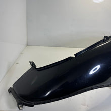 Carica l&#39;immagine nel visualizzatore di Gallery, Scocca Fianchetto Posteriore Sinistro Usato Piaggio Beverly 500 dal 2003 CM012101