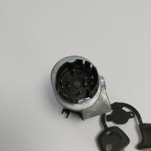 Carica l&#39;immagine nel visualizzatore di Gallery, SERRATURA QUADRETTO AVVIAMENTO COD PEUGEOT SPEEDFIGHT-TREKKER-ELYSTAR 753046