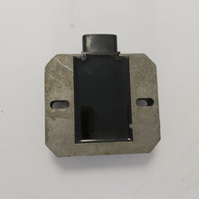 Carica l&#39;immagine nel visualizzatore di Gallery, REGOLATORE DI TENSIONE PER SUZUKI BURGMAN 400 COD. V734100150
