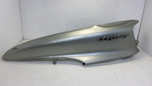 Carica l&#39;immagine nel visualizzatore di Gallery, Carena Scocca Fiancata Posteriore Sinistra Usata YAMAHA MAJESTY 250 2000-2003